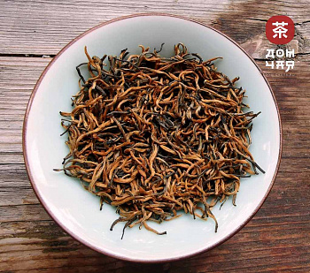 tszin-tszyun-mey-zolotye-brovi-ot-tyetushki-tszyao-hq-2021