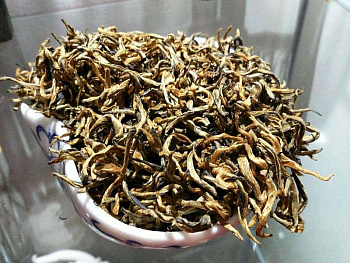 Цзинь Хао Дяньхун «Золотые Ворсинки»